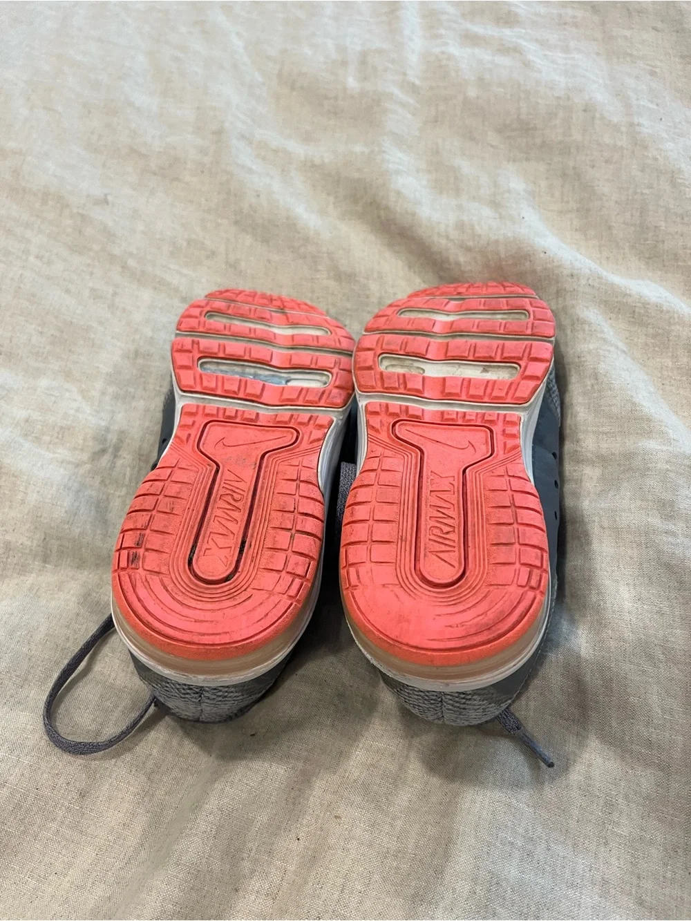 Nike Grey and Coral Low-Top Air Max Cushion Trainers 3Y